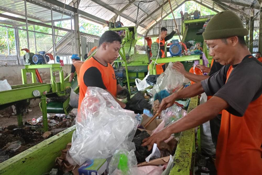 日惹市政府采用 Dakon 博弈策略开设和关闭垃圾站